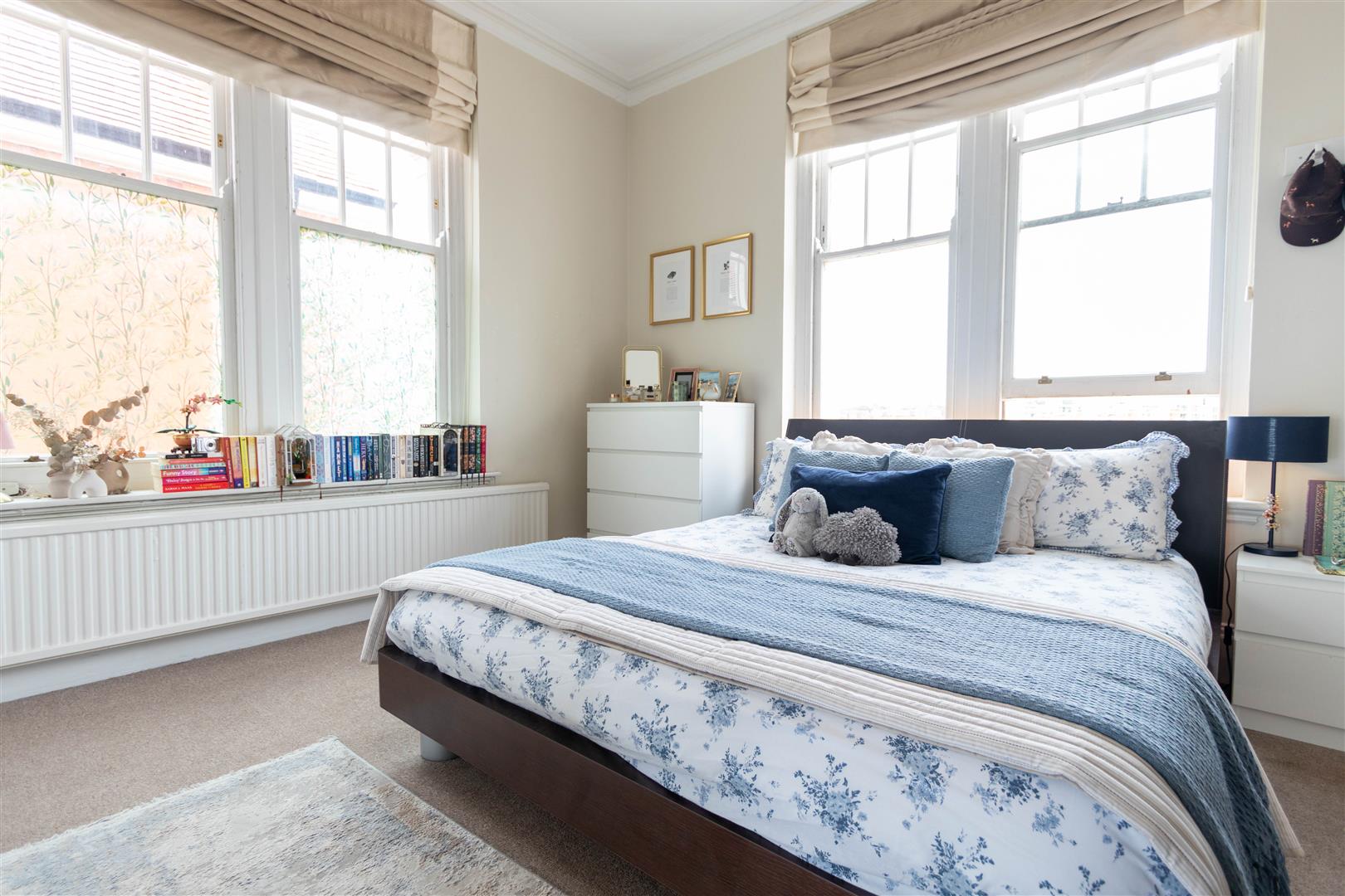 3 bed property in Fitzjames Avenue, West Kensington